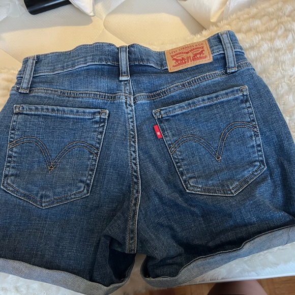 Levi denim shorts - Picture 2 of 2